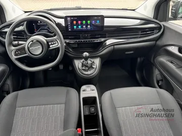 Car image 27