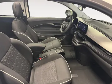 Car image 17