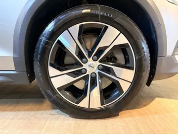 Car image 28