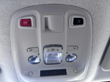 Car image 33