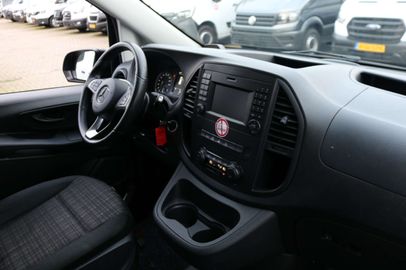 Car image 38