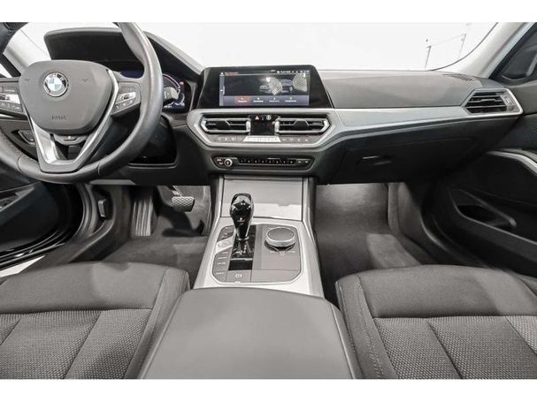 BMW 320i Touring 135 kW image number 6