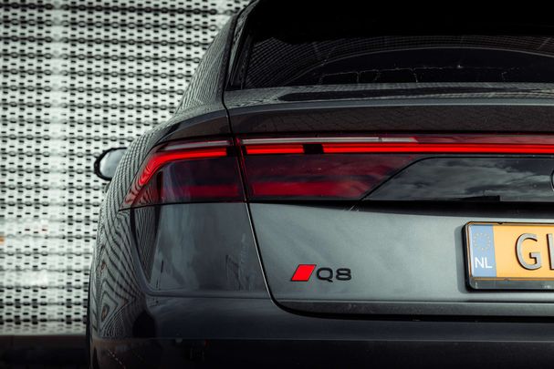 Audi Q8 55 TFSIe quattro 290 kW image number 12