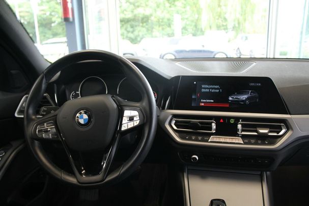 BMW 320d Touring xDrive Advantage 140 kW image number 13