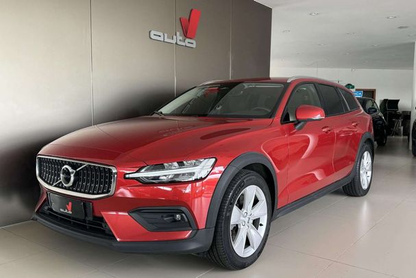 Volvo V60 Cross Country AWD B4 145 kW image number 1