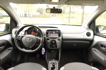 Car image 15