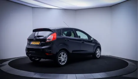 Car image 5