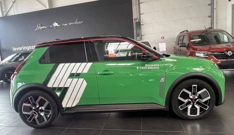 Car image 4