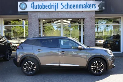 Car image 4
