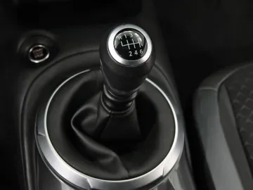Car image 30