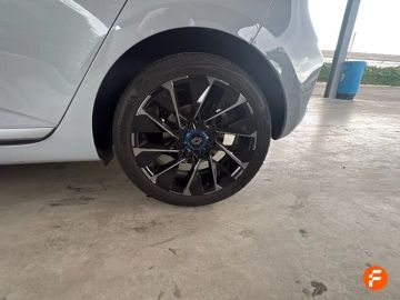 Car image 30