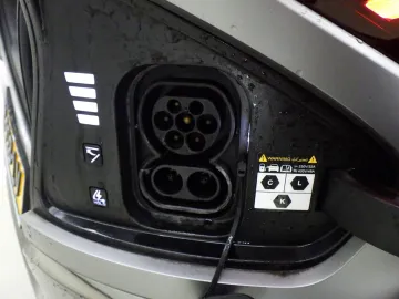 Car image 33