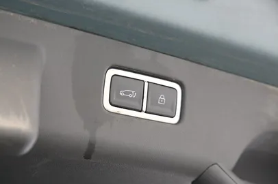 Car image 35