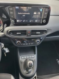 Car image 28