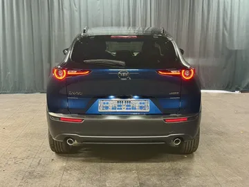 Car image 5