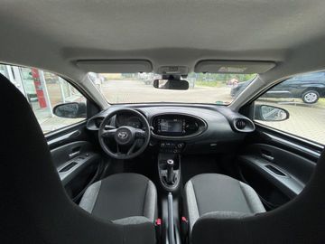 Car image 12