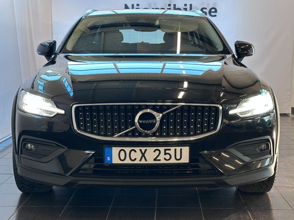 Volvo V60 Cross Country B4 Diesel AWD Momentum 146 kW image number 3