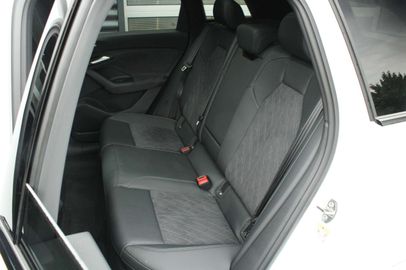 Car image 36