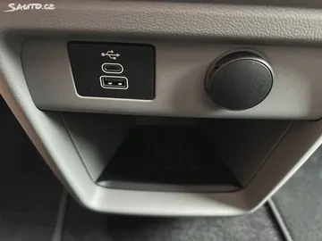 Car image 37