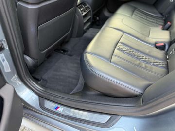 Car image 37