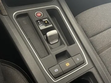 Car image 34