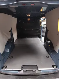 Car image 27