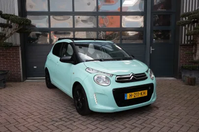 Car image 2