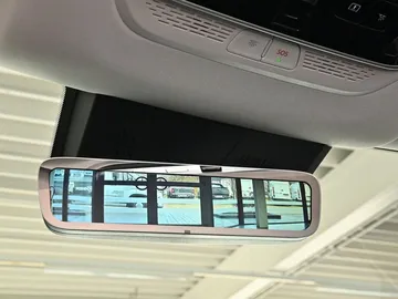 Car image 28