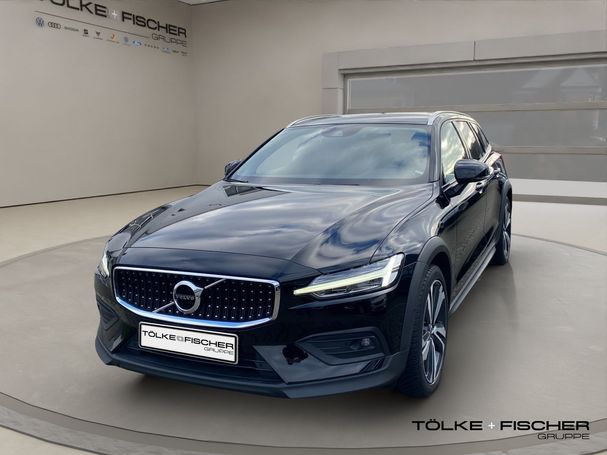 Volvo V60 Cross Country D4 Pro AWD 140 kW image number 1