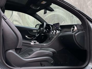 Car image 32