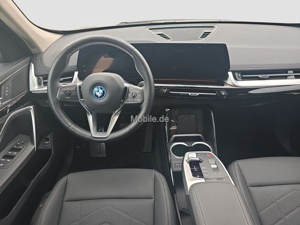 BMW iX1 xDrive30 230 kW image number 13