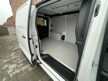 Car image 40