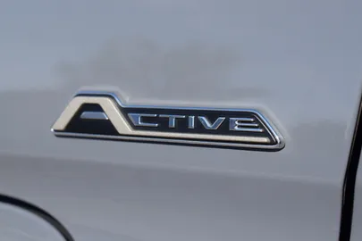 Car image 25