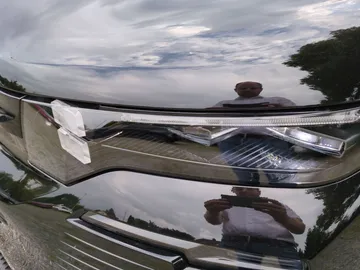 Car image 25
