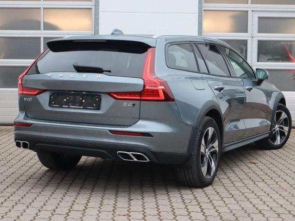 Volvo V60 Cross Country B4 Pro AWD 145 kW image number 3