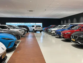 Car image 43