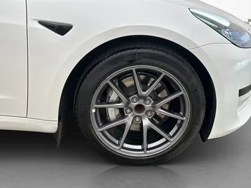 Car image 35