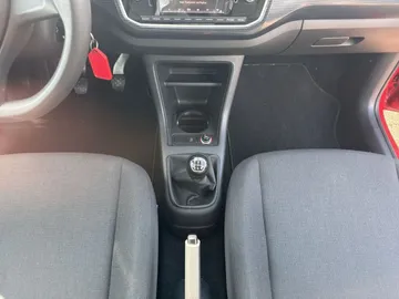 Car image 24