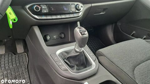 Car image 30