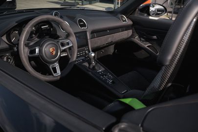 Car image 25