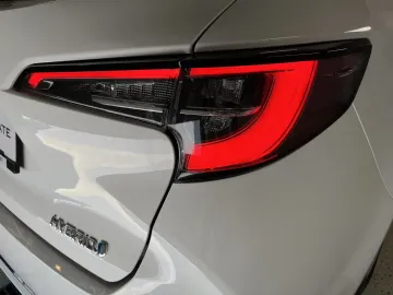 Car image 27