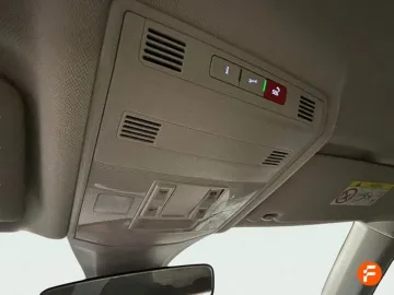 Car image 32
