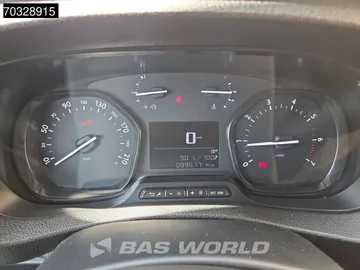 Car image 28