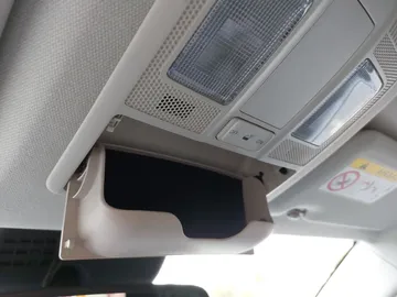 Car image 28