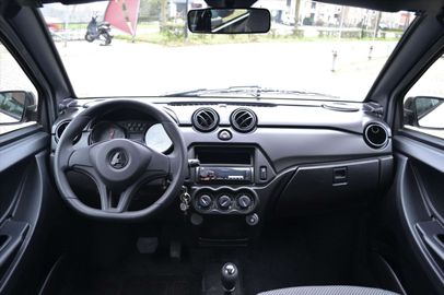 Car image 9