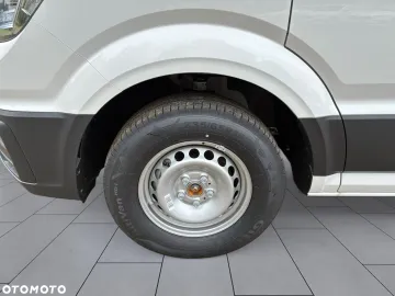 Car image 32