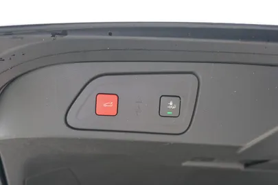 Car image 35