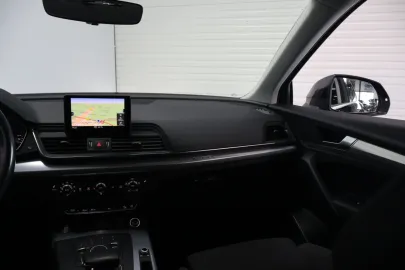 Car image 32
