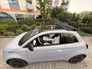 Car image 17