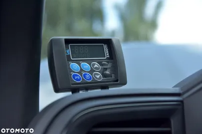 Car image 38